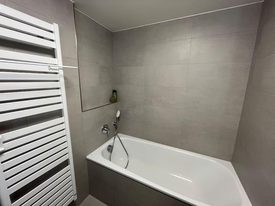 Modern Apartment • Garden • Near The City Center Prag Dış mekan fotoğraf